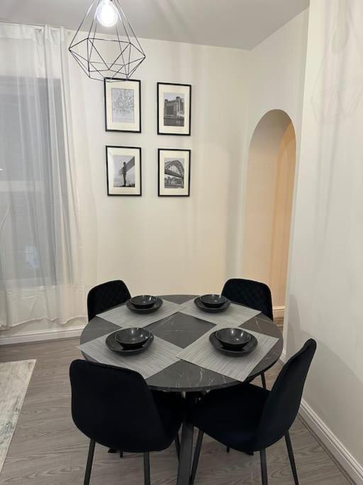ניוקאסל Modern Apartment, 1Km From City! מראה חיצוני תמונה