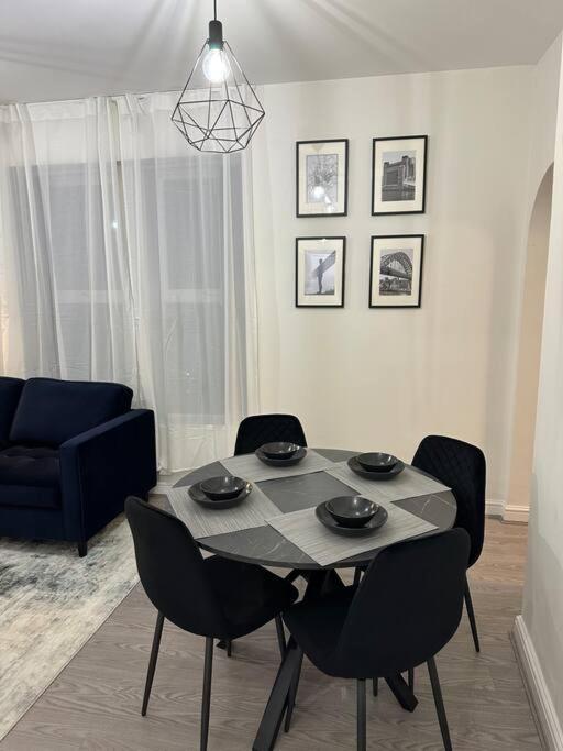 ניוקאסל Modern Apartment, 1Km From City! מראה חיצוני תמונה